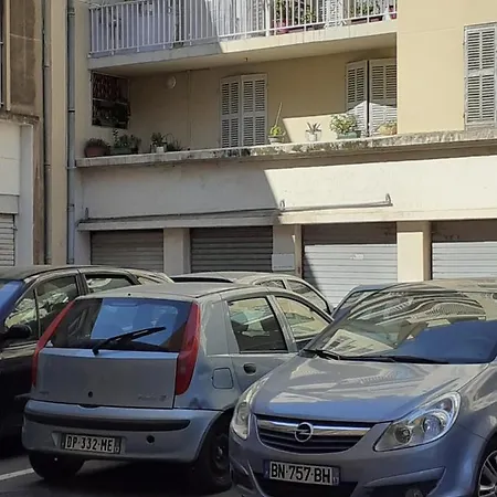 Petit Bonheur Au Coeur Du Vieux Port Apartment